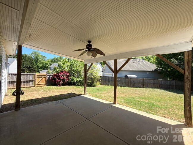 Foto del edificio - 2140 Pineapple Ct