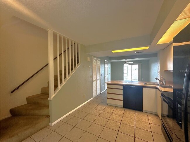 Foto del edificio - 26310 Rampart Blvd
