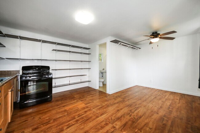 Foto del edificio - California Ave  - Multi