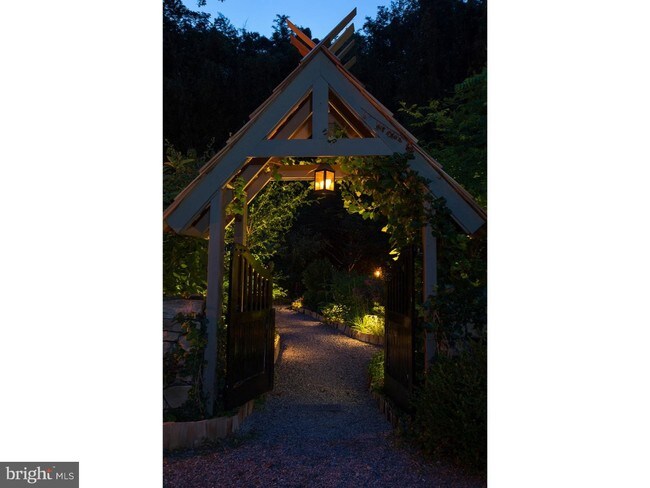 Foto del edificio - 6757 Phillips Mill Rd