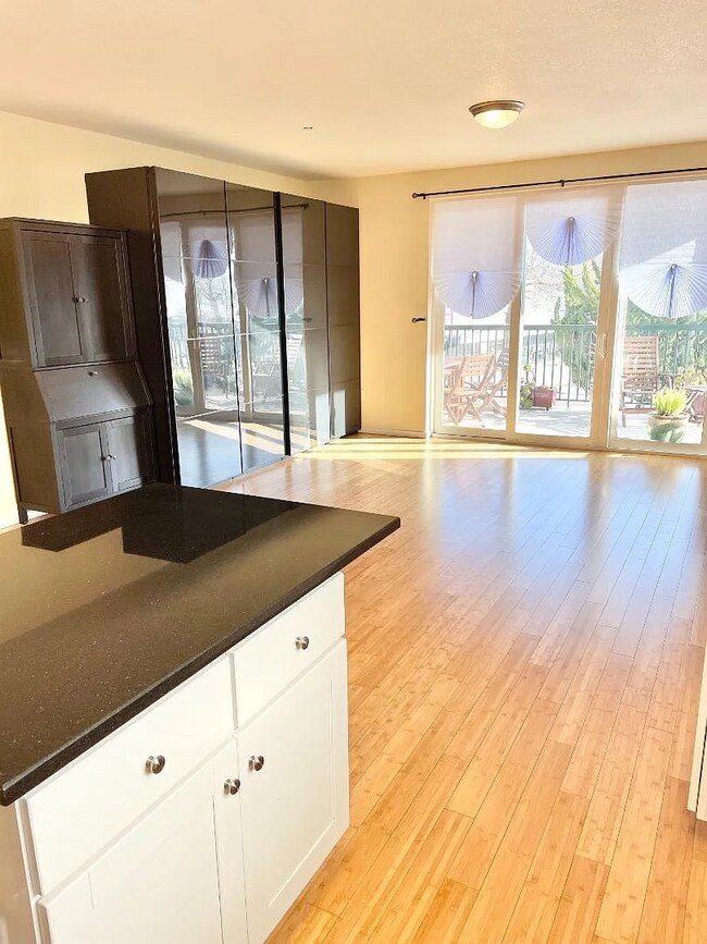 Building Photo - Charming 1-bedroom, 1-bathroom