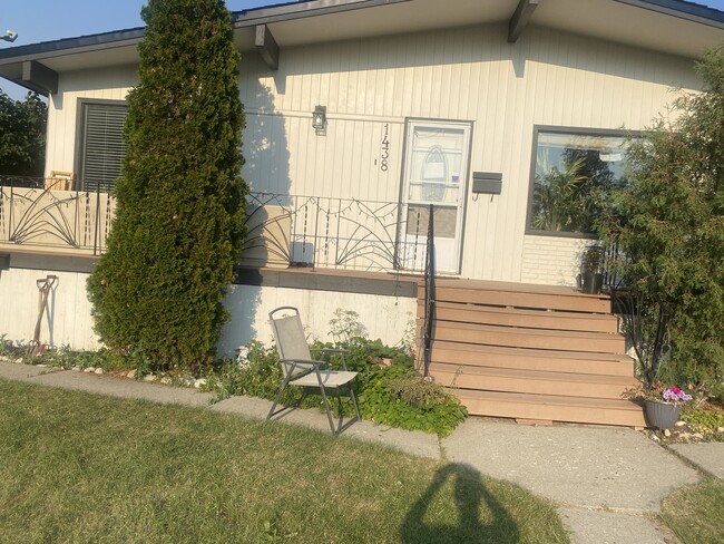 Photo du bâtiment - 1438 45 St SW