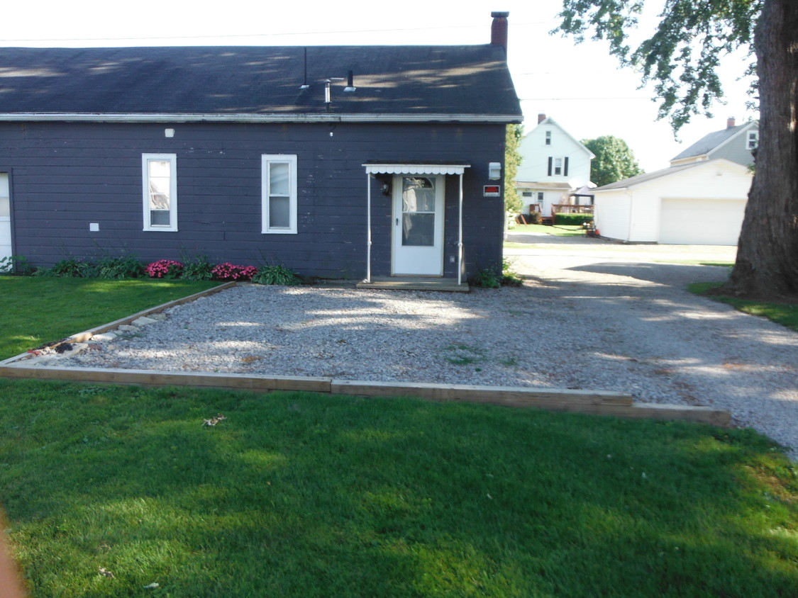 private off street parking for two - 155 W Vermont Ave
