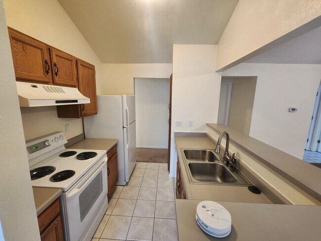 Foto del edificio - Bright 2 Bed, 2 Bath Condo for Rent in Arv...