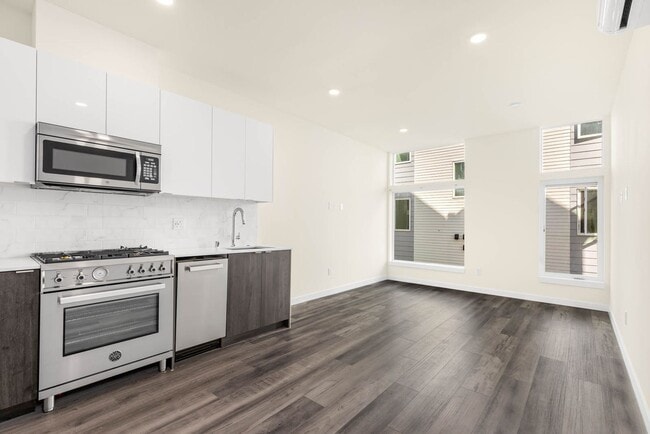 Building Photo - 8551 B Midvale Ave N-