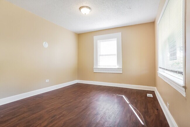 Building Photo - 3004 Forestdale Blvd