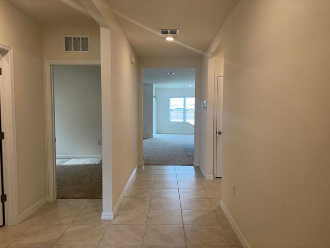 Building Photo - 812 Sky Hvn Wy