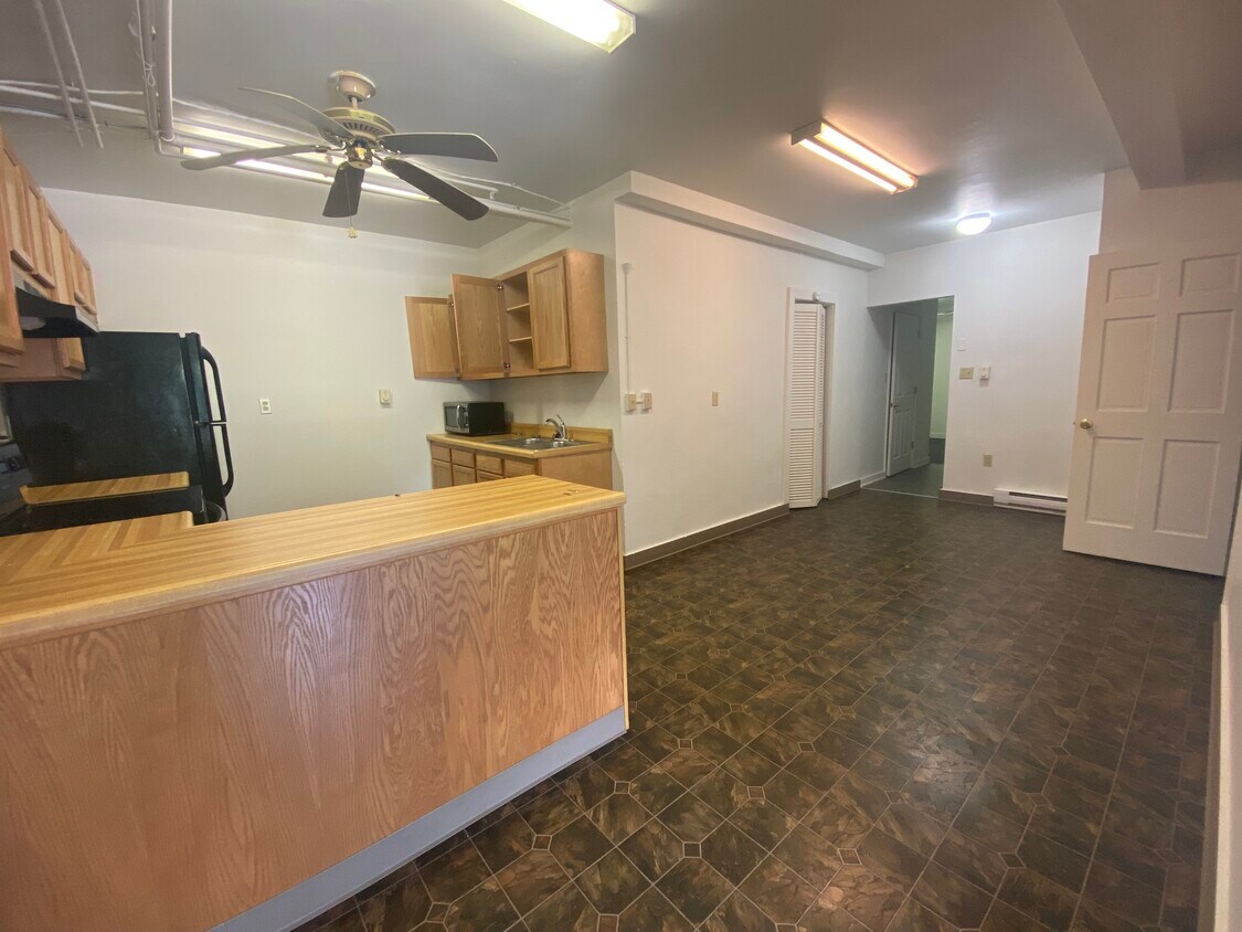 516 N 4th St Unit Base, PA 15644 Apartments in