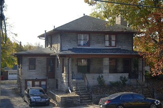 Building Photo - 710 E 9th St