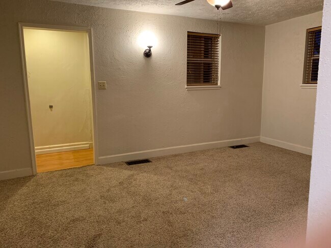Living Room - Front Entry - 1116 N 4th St