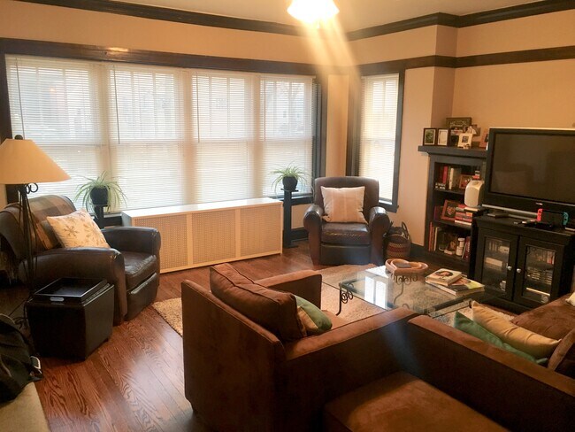 Living Room - 1672 W Hollywood Ave