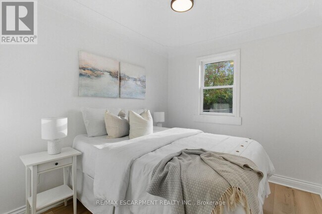 Photo du bâtiment - 78 Delena Ave N