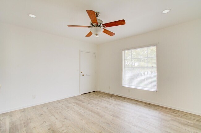 Foto del edificio - 2260 NE 67th St