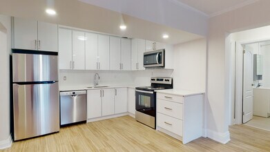 Building Photo - 316-320 Lonsdale Road