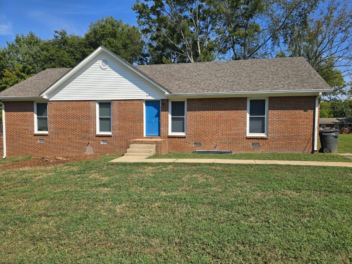 Foto principal - 204 Hunter Dr