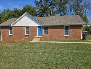 Building Photo - 204 Hunter Dr