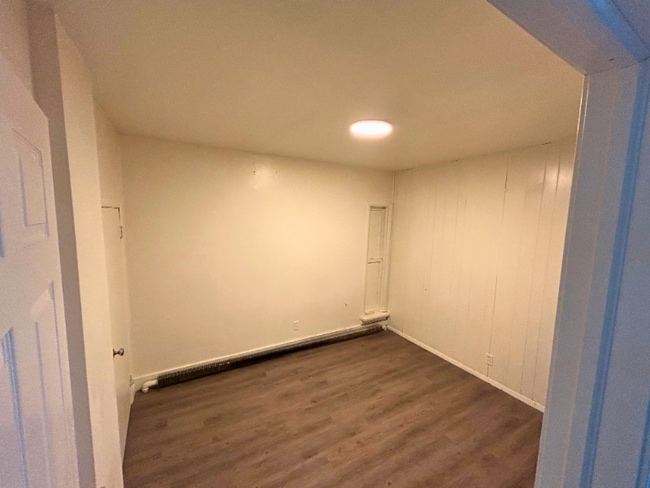 Building Photo - 404 Maple St