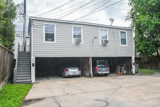 Building Photo - 2720 Wroxton Rd