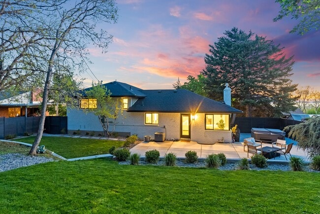 Building Photo - 3065 S Cascade Way