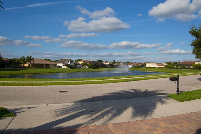 Building Photo - Beautiful 4 Bedroom/4 Bath in Belle Isle w...