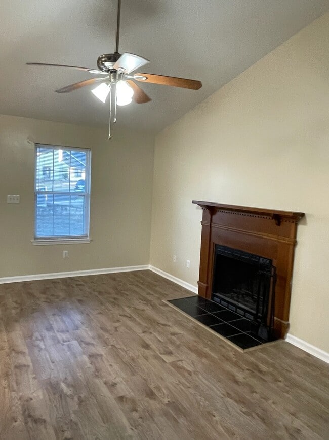 Foto del edificio - 2817 Ridgecrest Dr