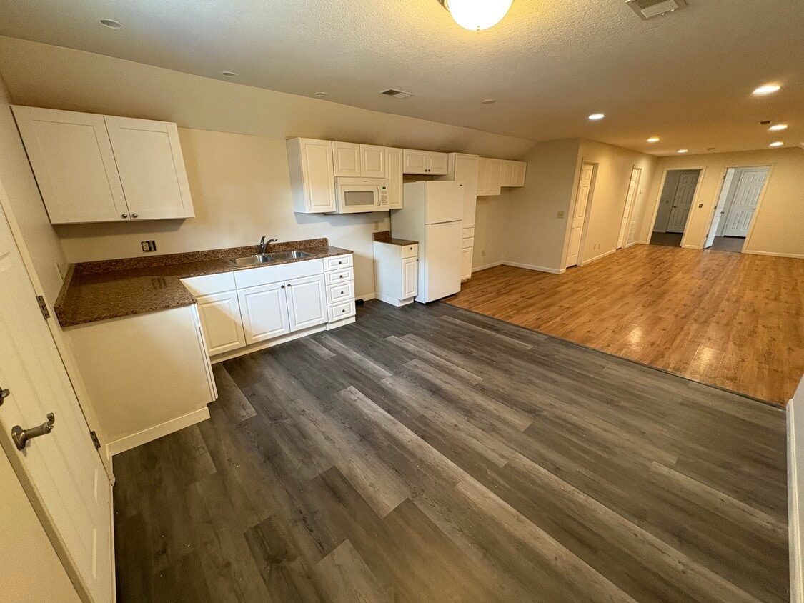 Foto principal - 115 S State St