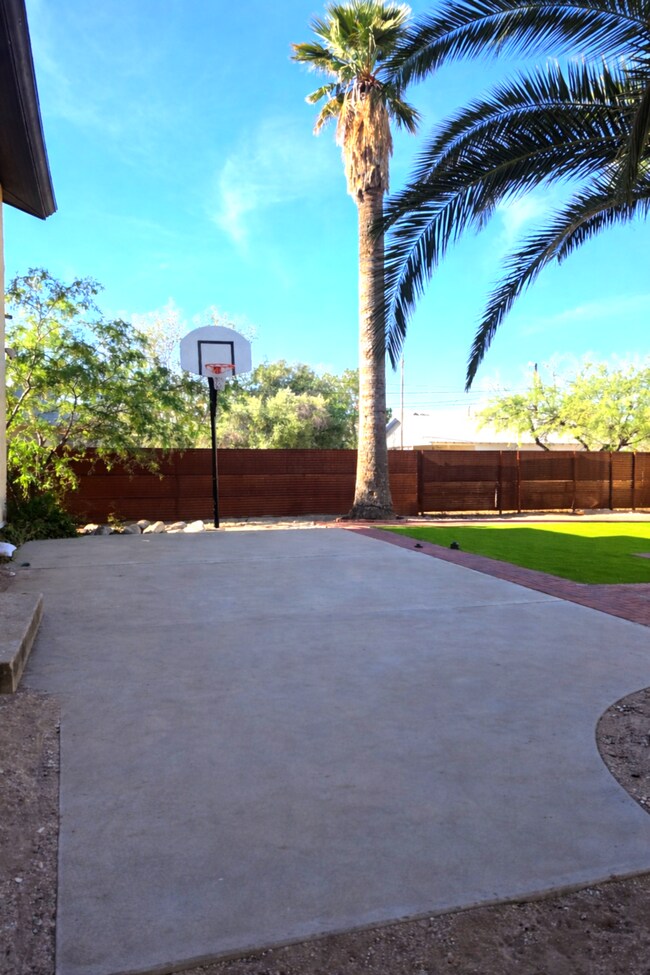 Foto del edificio - 833 N 4th Ave