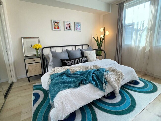 Foto del edificio - 3636 Jasmine Ave