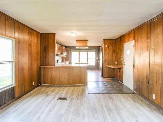 Building Photo - 1810 Vales Mill Rd