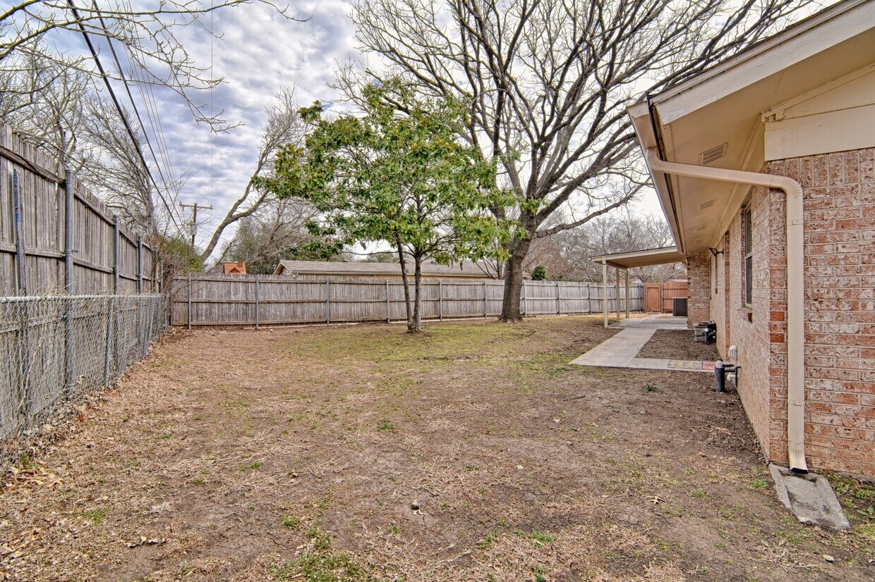 Foto principal - Huge Corner Lot in Trendy West Fort Worth Neighborhood