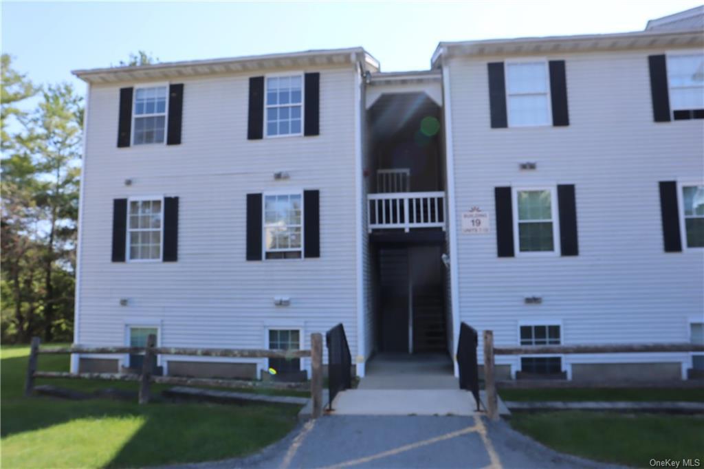 Primary Photo - 19 Lexington Hills Rd