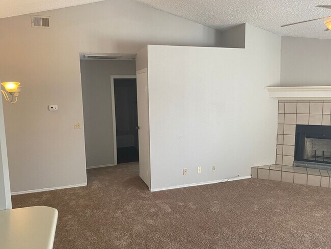 Building Photo - 5880 Medallion Dr