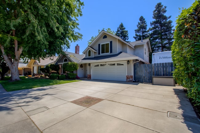 Building Photo - 4404 Bluff Creek Dr