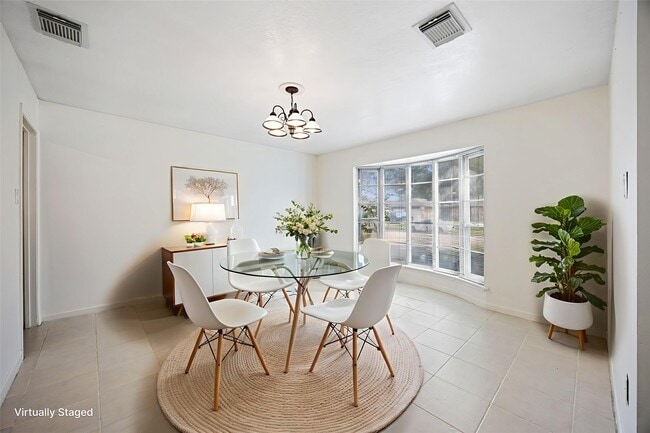 Foto del edificio - 10815 Montverde Ln