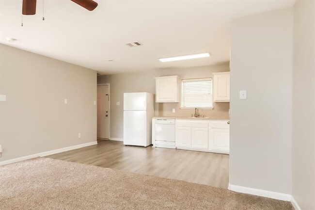 Building Photo - 2621 Marlin Dr