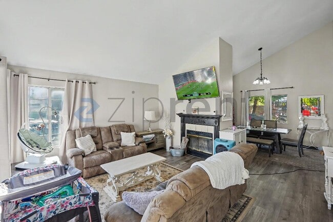 Building Photo - Unit