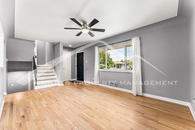 Foto del edificio - Charming Updated home with Garage and Cent...