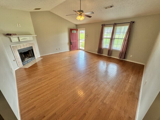 Building Photo - 2237 Ross Ln