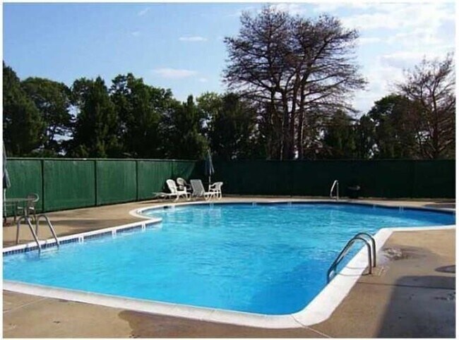 Foto del edificio - 750 Quaker Ln