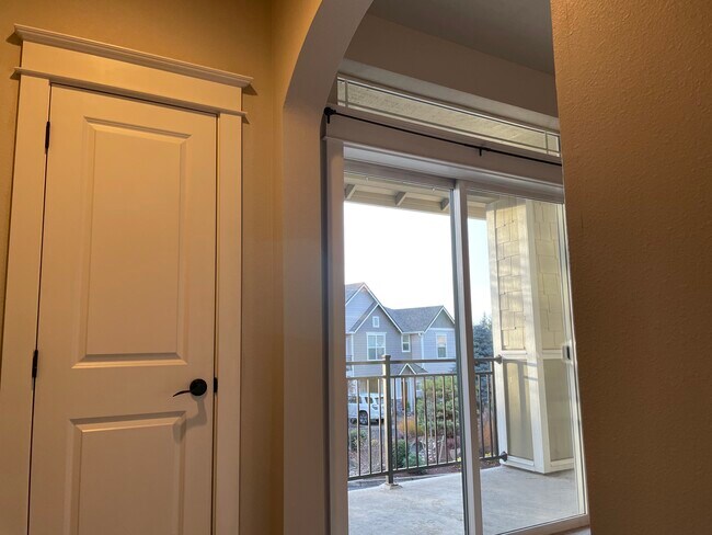Building Photo - 3460 Summerlinn Dr