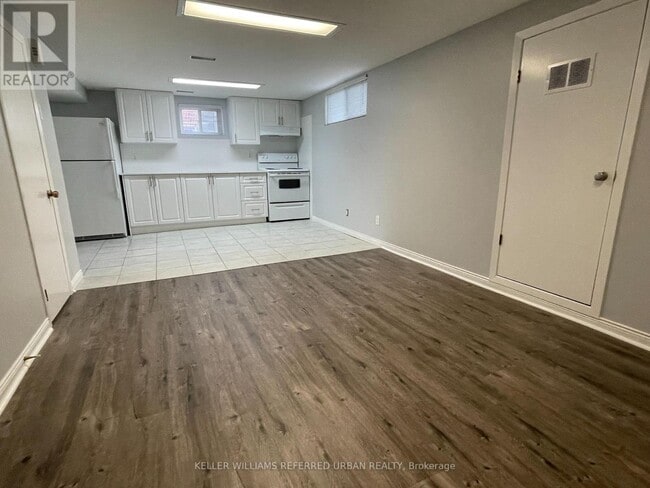 Photo du bâtiment - 30 Norcross Rd