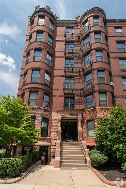 Building Photo - 411 Marlborough St