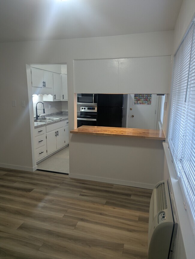 Foto del edificio - 7727 Hazelcrest Dr