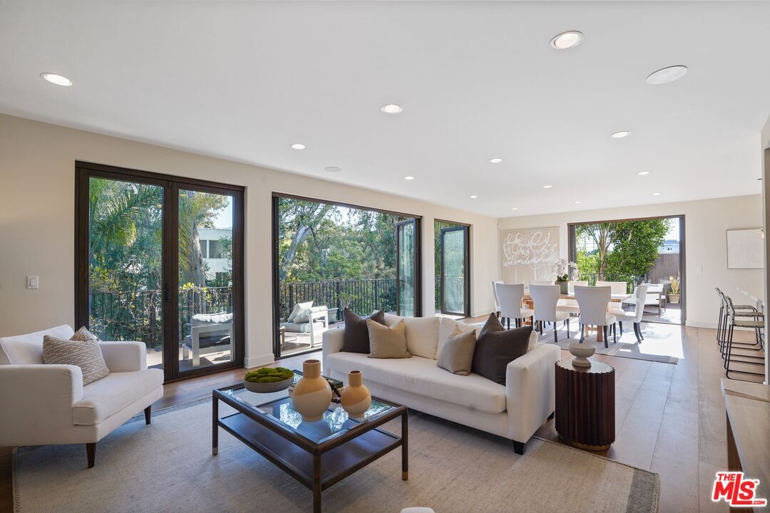 Foto principal - 11905 Saltair Terrace
