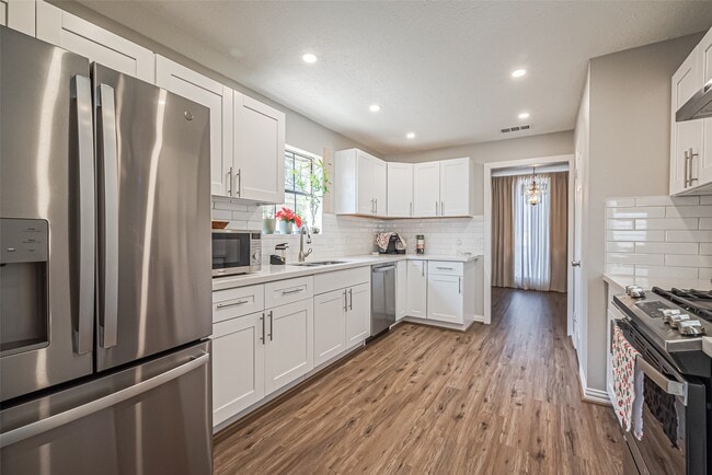 Building Photo - 15211 Camino Del Sol Dr