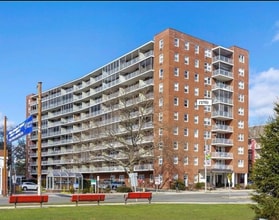 Building Photo - 444 Bedford St