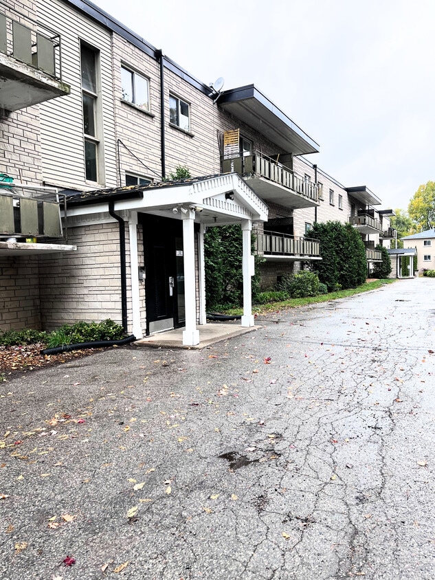 Building Photo - 101 Veronica Ave