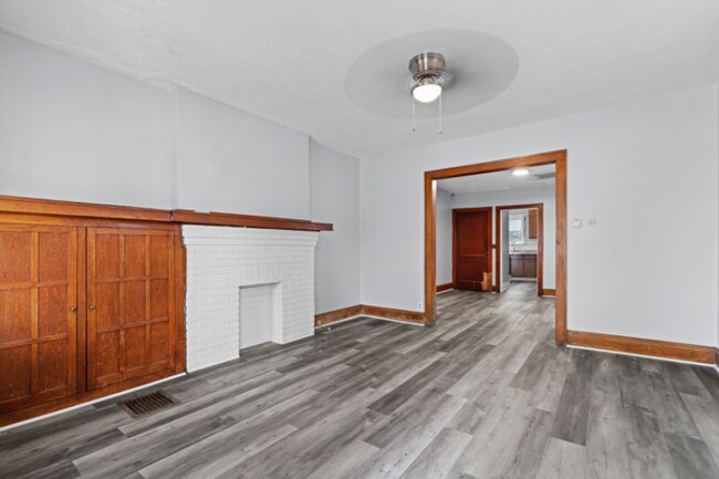 Foto del edificio - 36 N Powell Ave