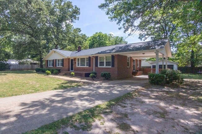 Foto del edificio - 1416 Two Notch Rd SE