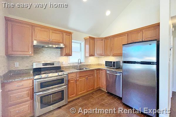 Building Photo - 23 Lambert St